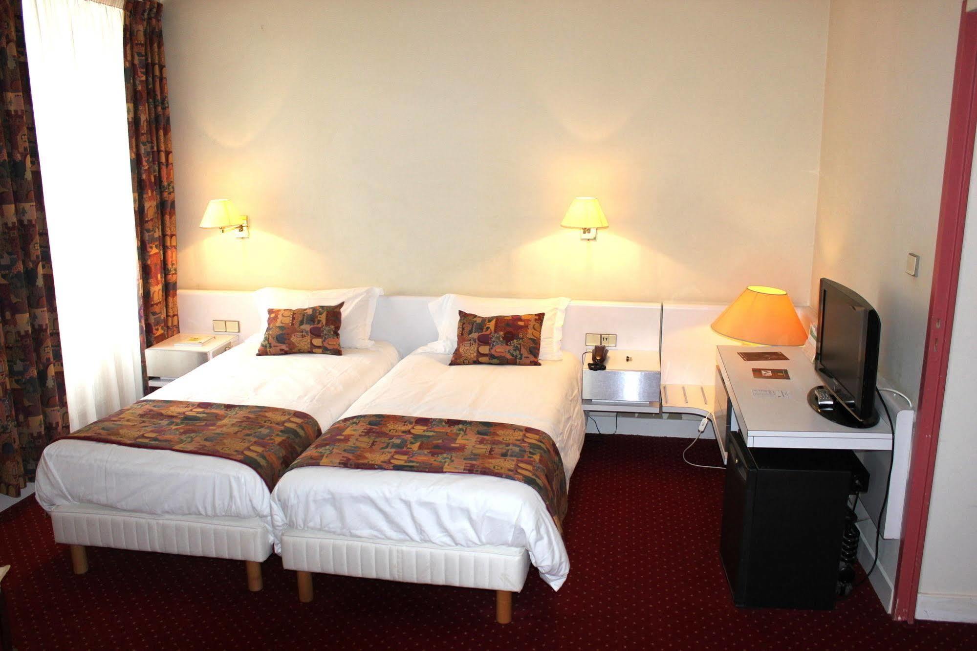 Logis Le Relais De Fusies Hotel Lacaune Luaran gambar